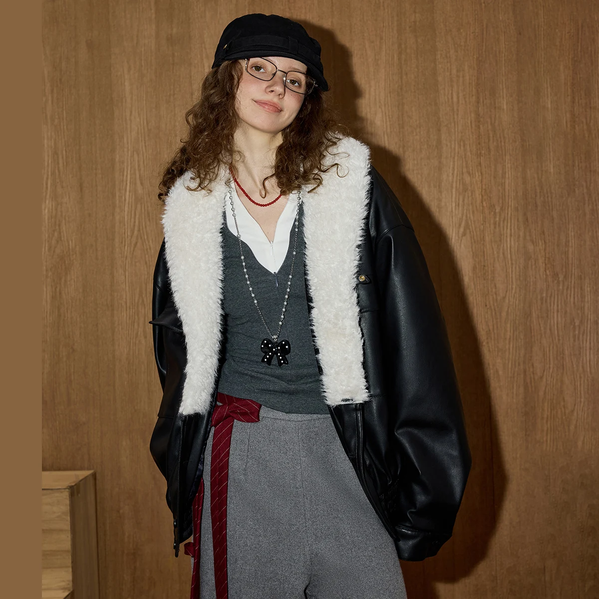 Damska kurtka zimowa w stylu vintage z pikowanej skóry, ocieplana grubym bawełnianym wypełnieniem, z dużym futrzanym kołnierzem, oversize, z klapami, odzież wierzchnia, 2025