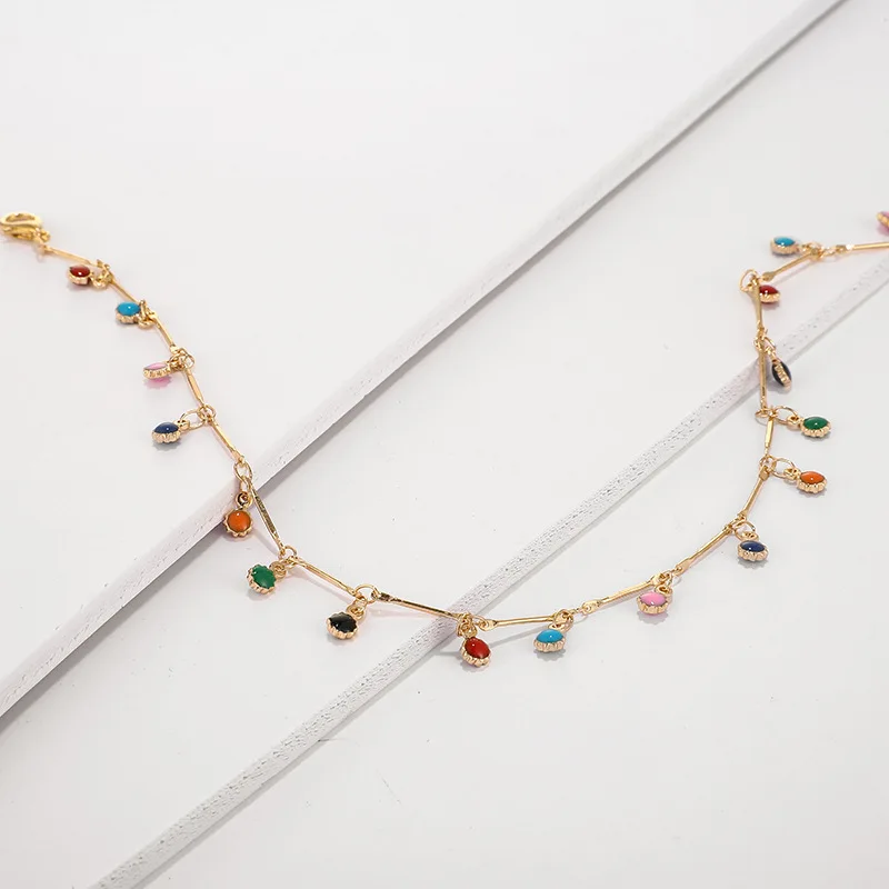 colar-curto-minimalista-retro-com-borla-em-cores-vibrantes-–-acessorio-de-joalheria-de-moda-minimalista-sem-marca-registrada