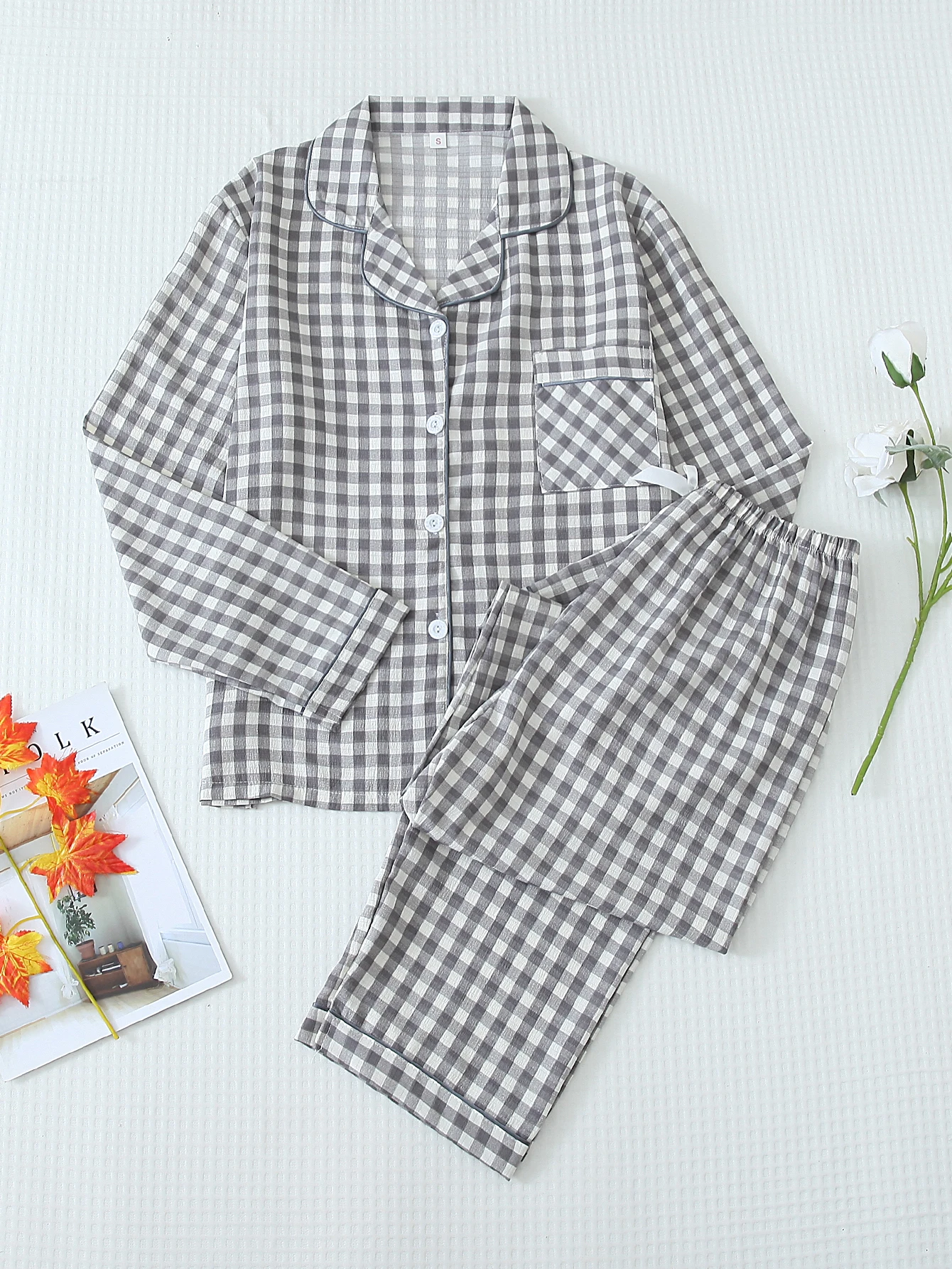 Two-Piece Comfortable Black and White Checkered Printed Lapel Button-Up Top and Bow-Tie Trousers Women's Pajama Loungewear Set Suitable for Home Use