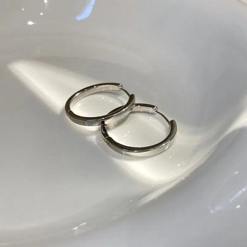 Nuevos pendientes de aro redondos grandes y simples clásicos de moda para mujer, círculo para niñas, joyería delicada brillante para fiesta para mujer, recién llegado 2025