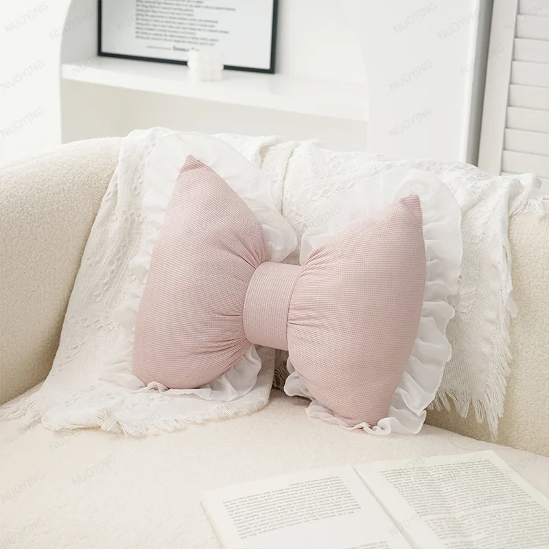 Coussin décoratif respirant et confortable pour canapé, avec nœud et bordure en dentelle, style minimaliste moderne, pour la décoration de la chambre et du salon.