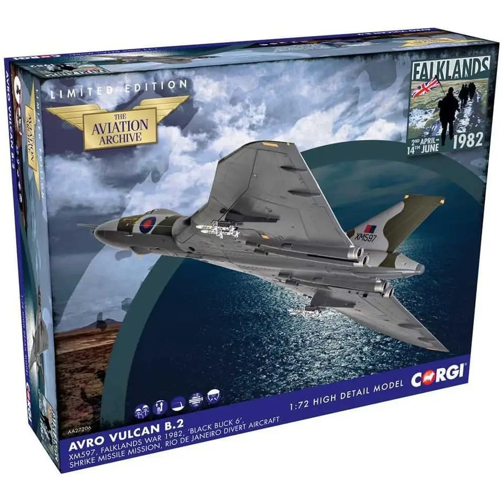 

Масштабная модель британского военного самолета Avro Vulcan B2 XM597 «Black Buck 6» времен Фолклендских войн 1982 года, масштаб 1:72, зеленый и серый цвета.