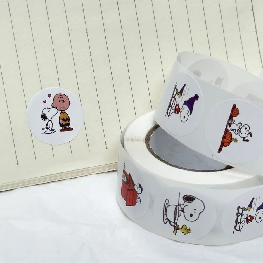500 Pz/rotolo Anime Snoopys Adesivo Kawaii Bambini Ricompensa Adesivi Decorazione Del Fumetto Bagagli Decalcomanie Graffiti Giocattoli Regalo Di Compleanno