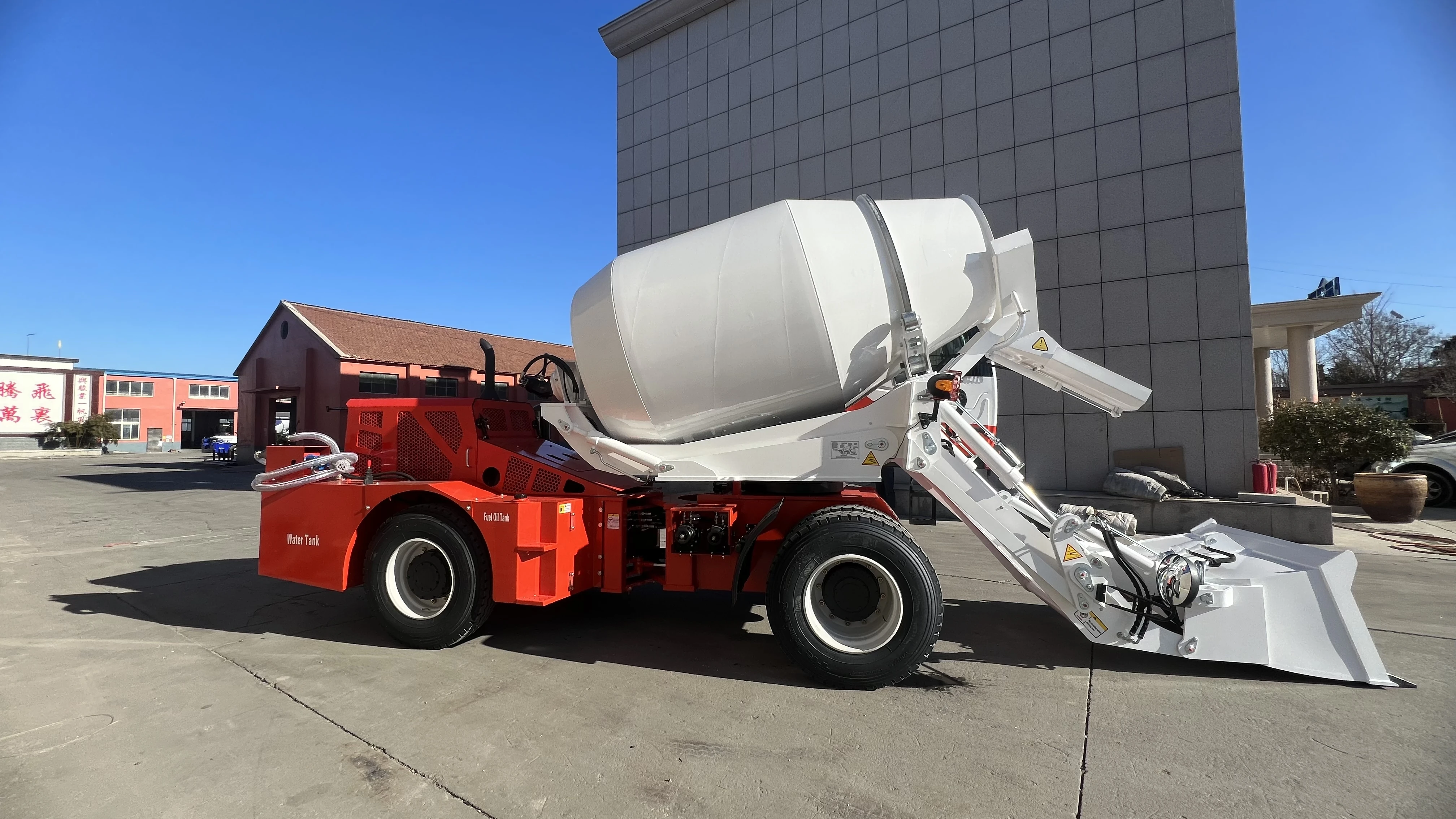Four Wheel Drive Concrete Self Loading Mixer Truck for Slope and Mountain Construction Tasks