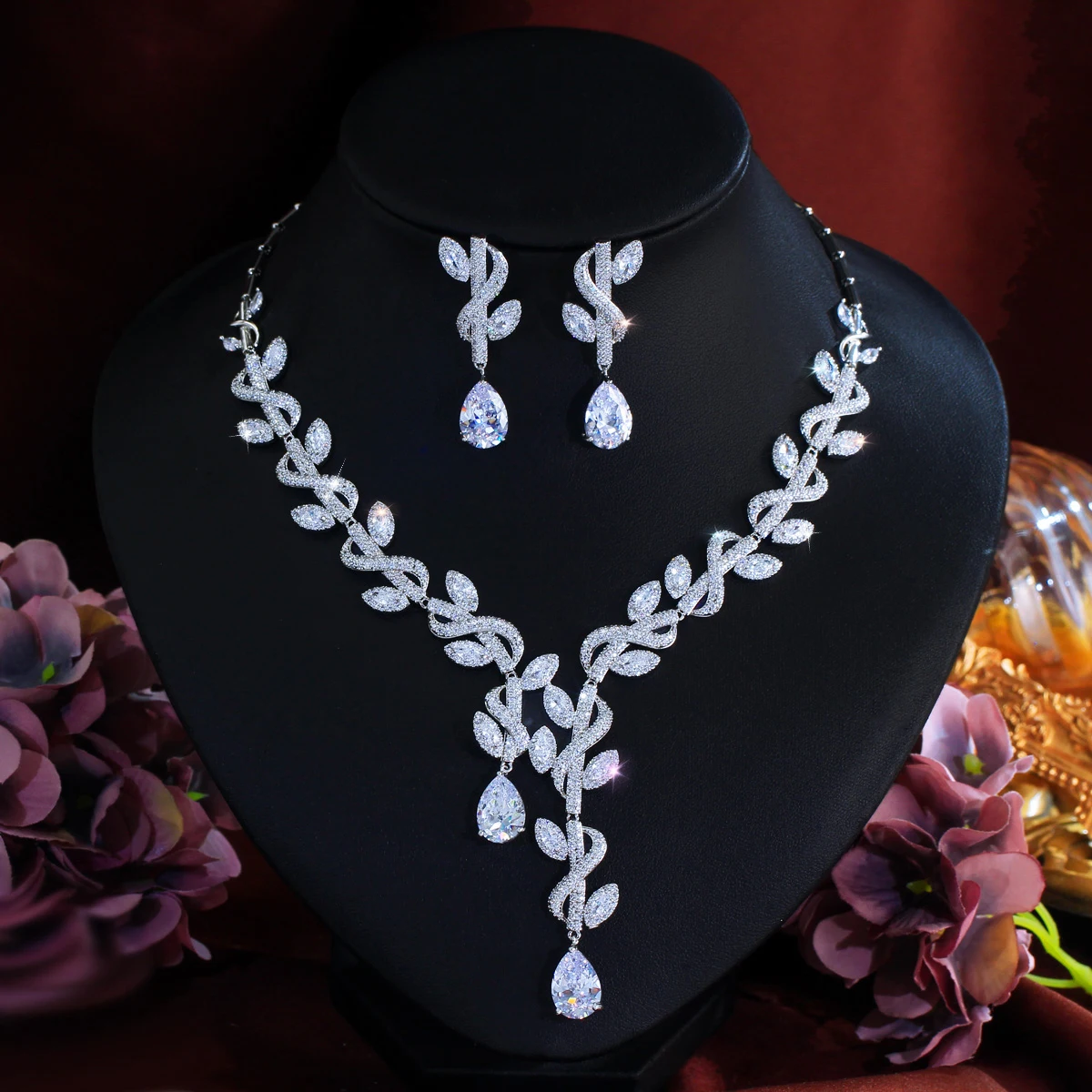 CWWZircons Gorgeous Shiny Cubic Zircon Micro Paved Leaf Twist Design Necklace Earrings Set for Women Wedding Party Jewelry T0978
