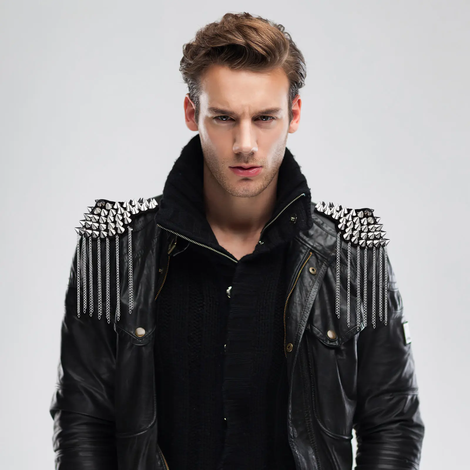 

Пара погонов с заклепками и кисточками, эффектные наплечные нашивки для сценических костюмов, модный дизайн, компактный размер, изысканные.