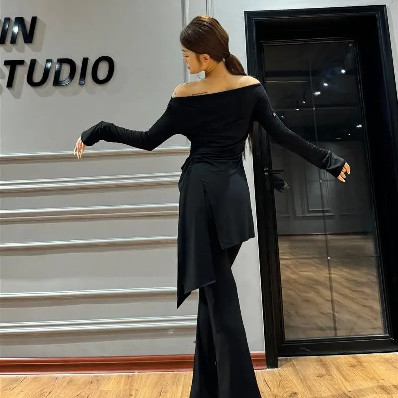 Dopasowany strój do tańca latynoamerykańskiego: bluzka z odkrytymi ramionami, długi rękaw, bluza z kapturem, spodnie z rozszerzanymi nogawkami, szary garnitur, do nauki, ćwiczeń i występów tanecznych.