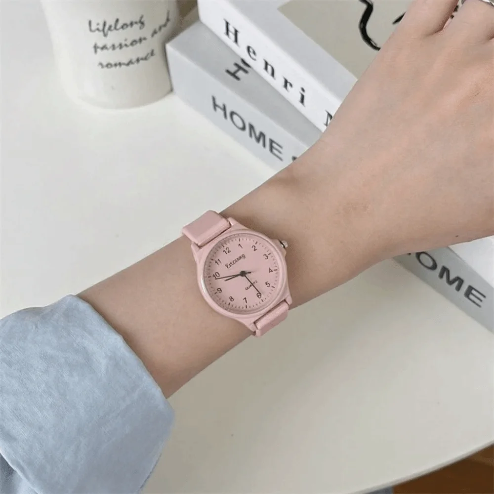 Fashion Silicone Strap Student Wristwatch Casual Student Quartz Watch Multi-color Adjustable Quartz Clock For Men and Women