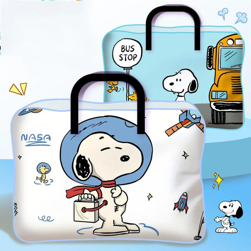 Snoopy Waterproof Anti-Scratch Large Bedding Storage Bag Wear Portable Clothes Pouch Practical Organizer Bag for Short Journey