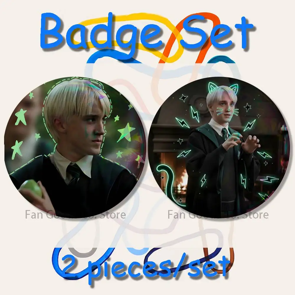D-Draco Malfoy Tom F-Felton 2-teiliges Set Anstecknadeln für Rucksack, Kleidung, Schmuck, Accessoires, runde Brosche, Button-Abzeichen, Fans-Kollektion, Geschenk – Detail 11