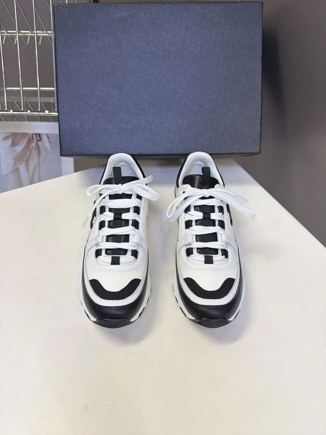 Fashion Basic Unisex Skate Sneakers Classic Low Top Board Shoes Round Toe Non Slip Wear Resistant Sole Versatile Casual Couple Footwear Men Women Outdoor Commute Shoes