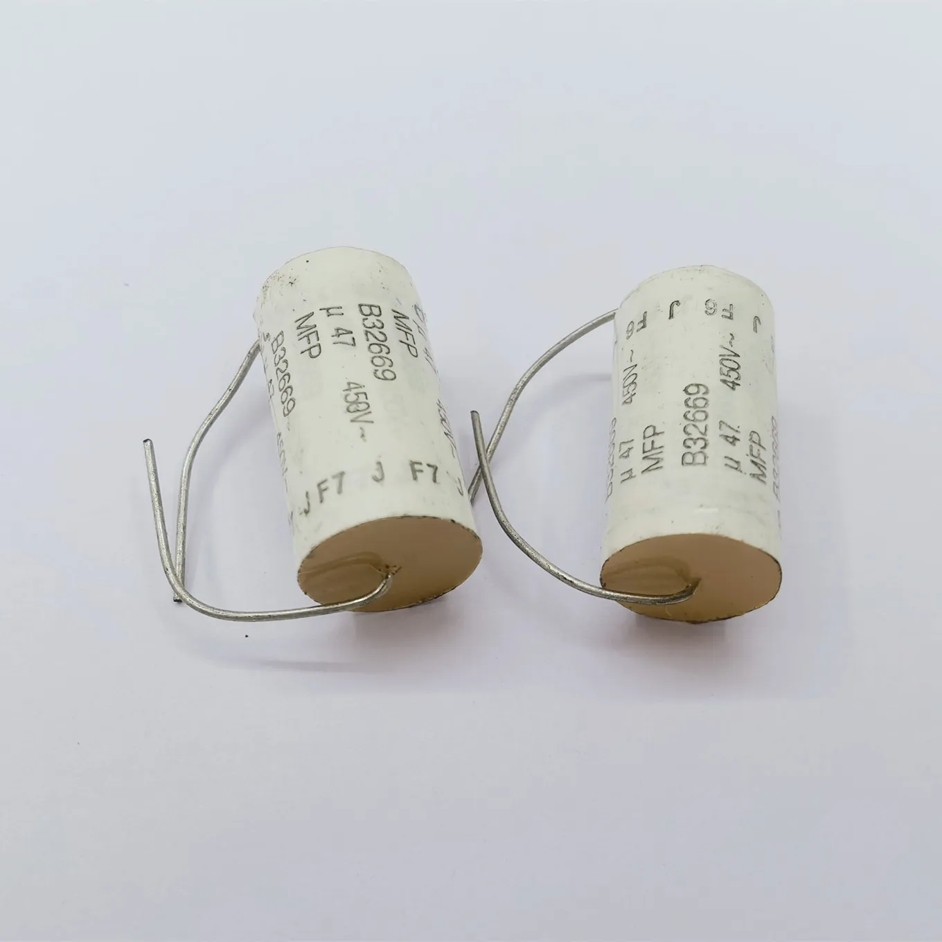 

Original new 100% 450V0.47UF axial capacitor B32669 0.47UF 474 470n (Inductor)