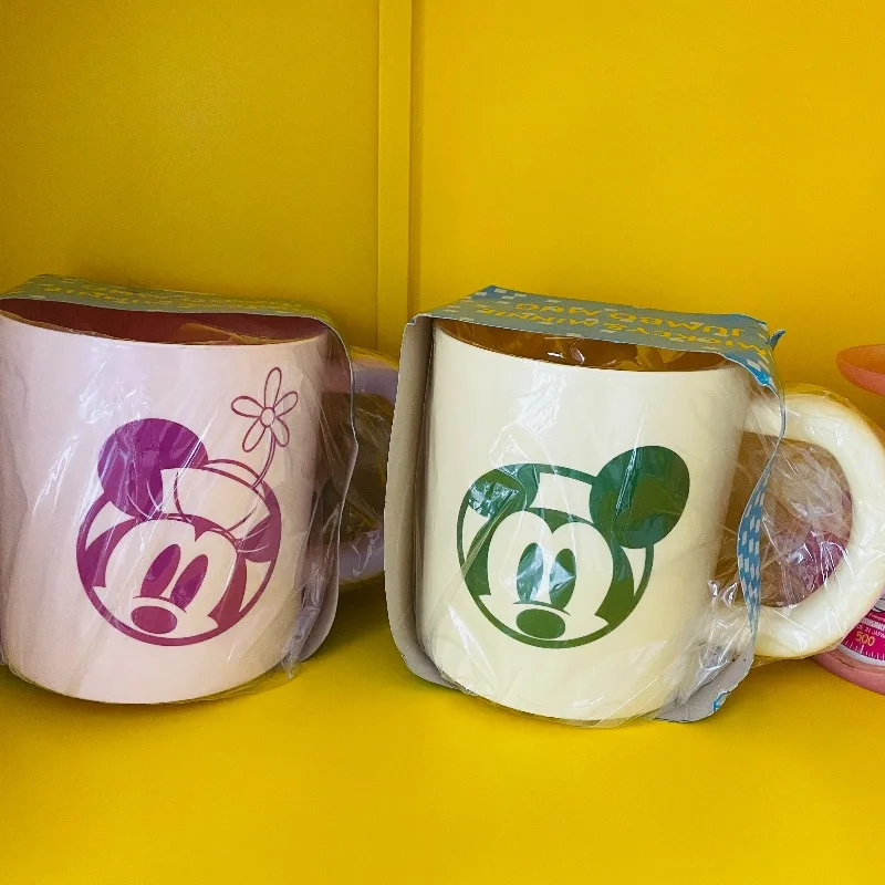 

Disney fashion creative cartoon Mickey Minnie high-quality plastic material drinking cup, household large capacity mug
