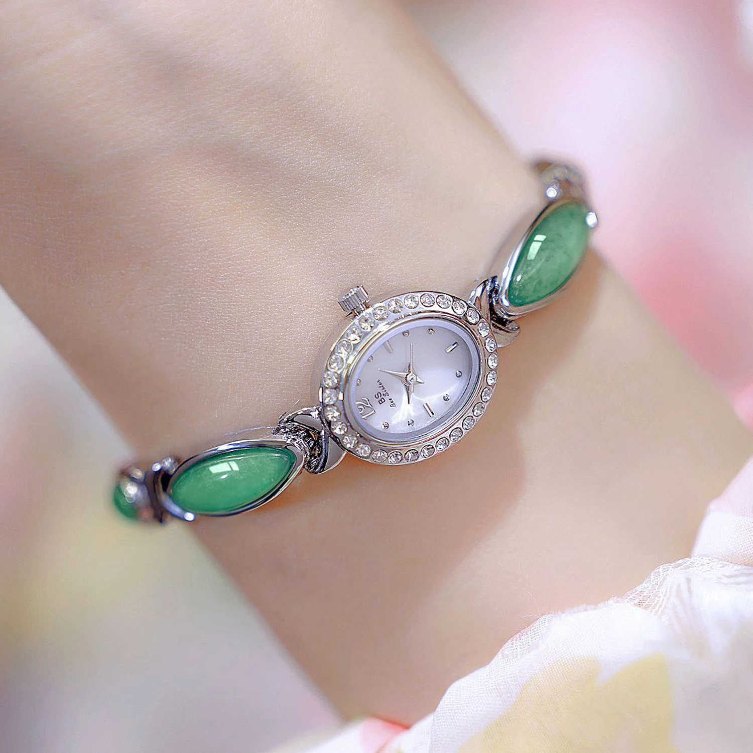 

2025 овальные серебряные женские часы, элитные брендовые платья, модные кварцевые женские наручные часы с маленьким циферблатом, часы с драгоценными камнями для женщин