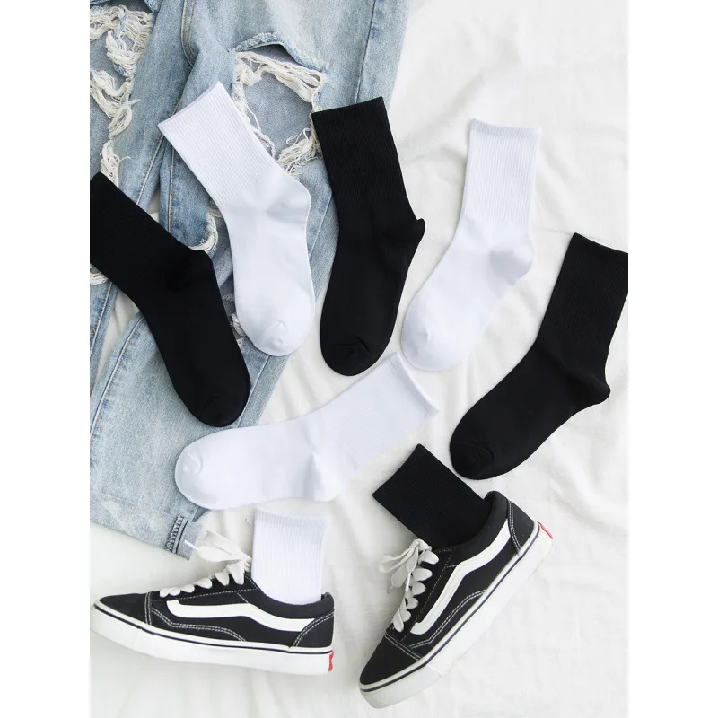 6 Pairs Middle Tube Socks For Men And Women Solid Colour In White and Black Fashion Sweat Absorption Breathable and Casual