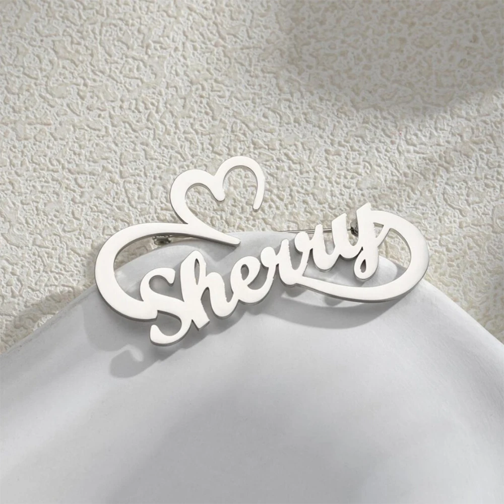 

Персонализированная нержавеющая сталь, индивидуальная любовь, бесконечный символ, имя, универсальные нишевые осенние и зимние аксессуары, брошь для костюма