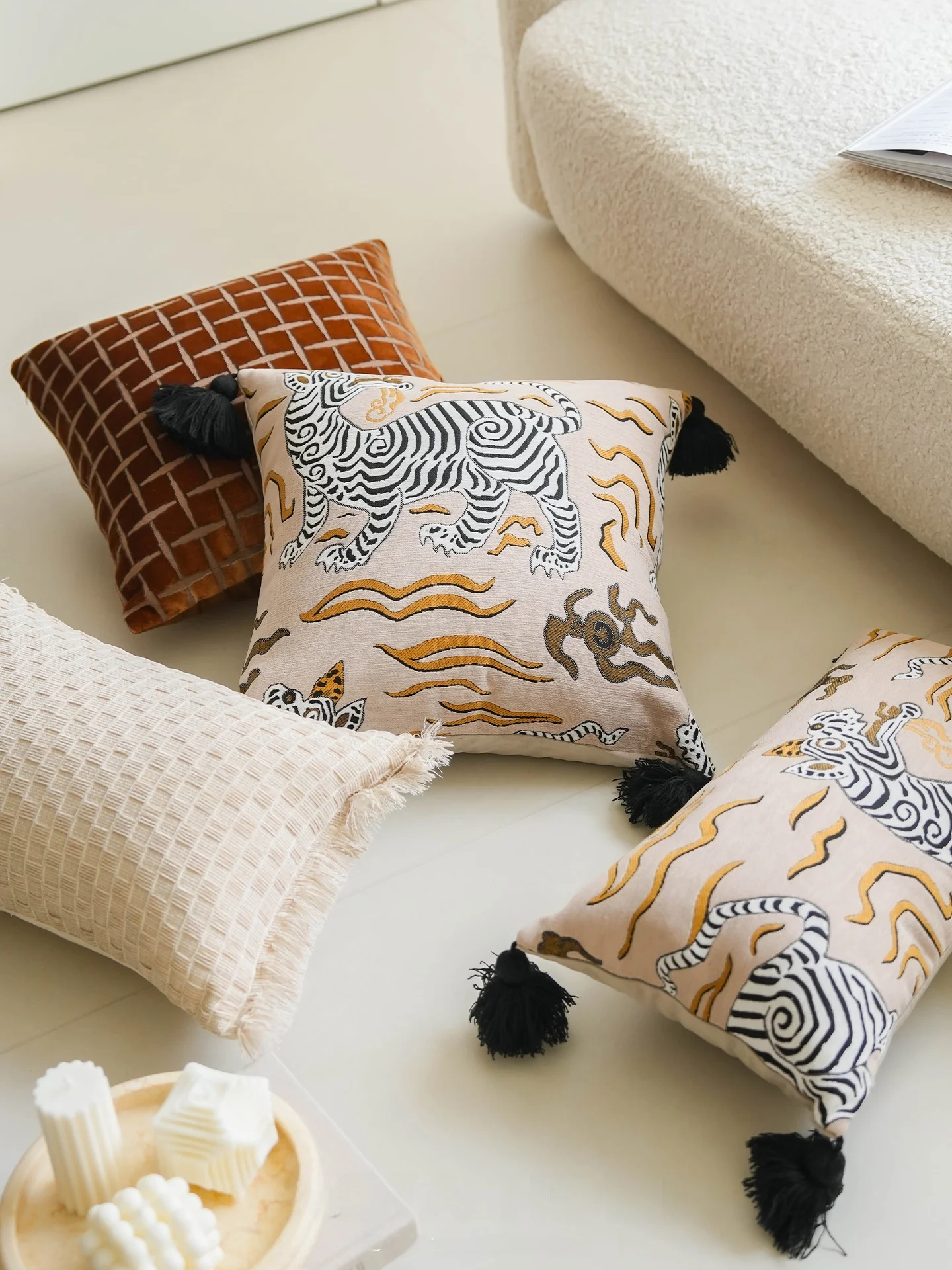 New Chinese Style Embroidered Pillowcase Creamy Sofa Cushion Hotel Homestay Living Room Window  Backrest Pillow
