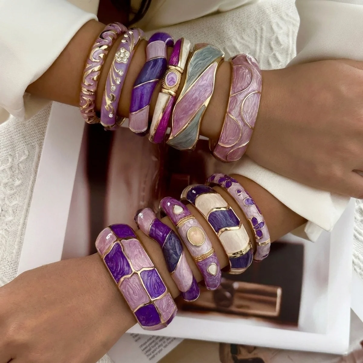 Ästhetisches Armband aus Emaille der Purple-Serie für Damen und Herren, Vintage-Punk-Stil, unregelmäßiger Block, gedreht, wellig, breiter Statement-Armreif, Schmuckstück – Detail 26