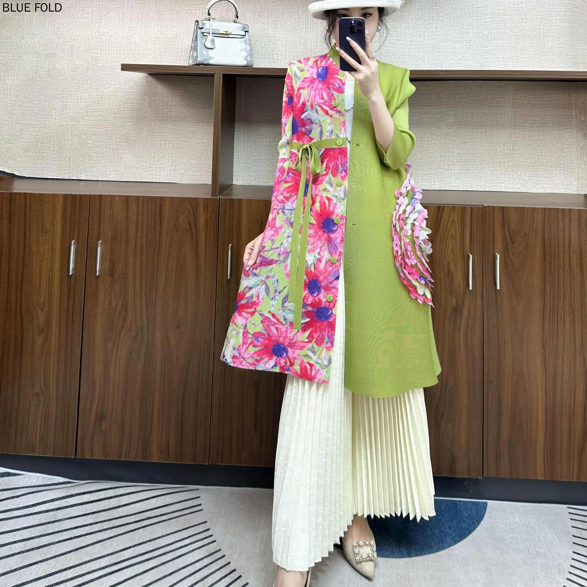 

MIYAKE Spring and Summer New Large Size Loose Slim Button Mid-length Windbreaker Pink Flower Patchwork Cardigan PLEATS Trench