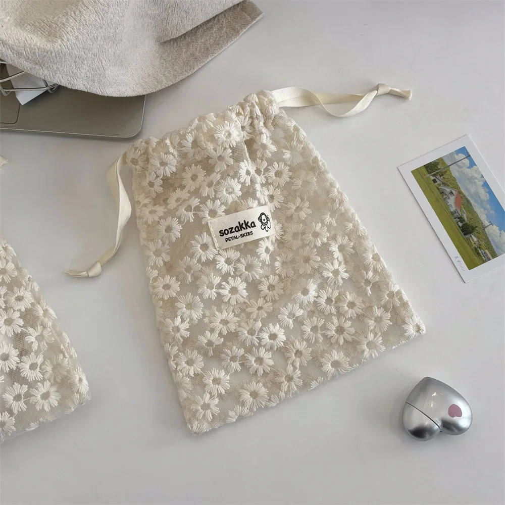 Make-up-Tasche mit Spitze, besticktem Gänseblümchen-Mesh-Kordelzug, niedlicher Sommer-Reise-Kosmetik-Kulturbeutel, Organizer, Aufbewahrungstasche für Zubehör – Detail 8