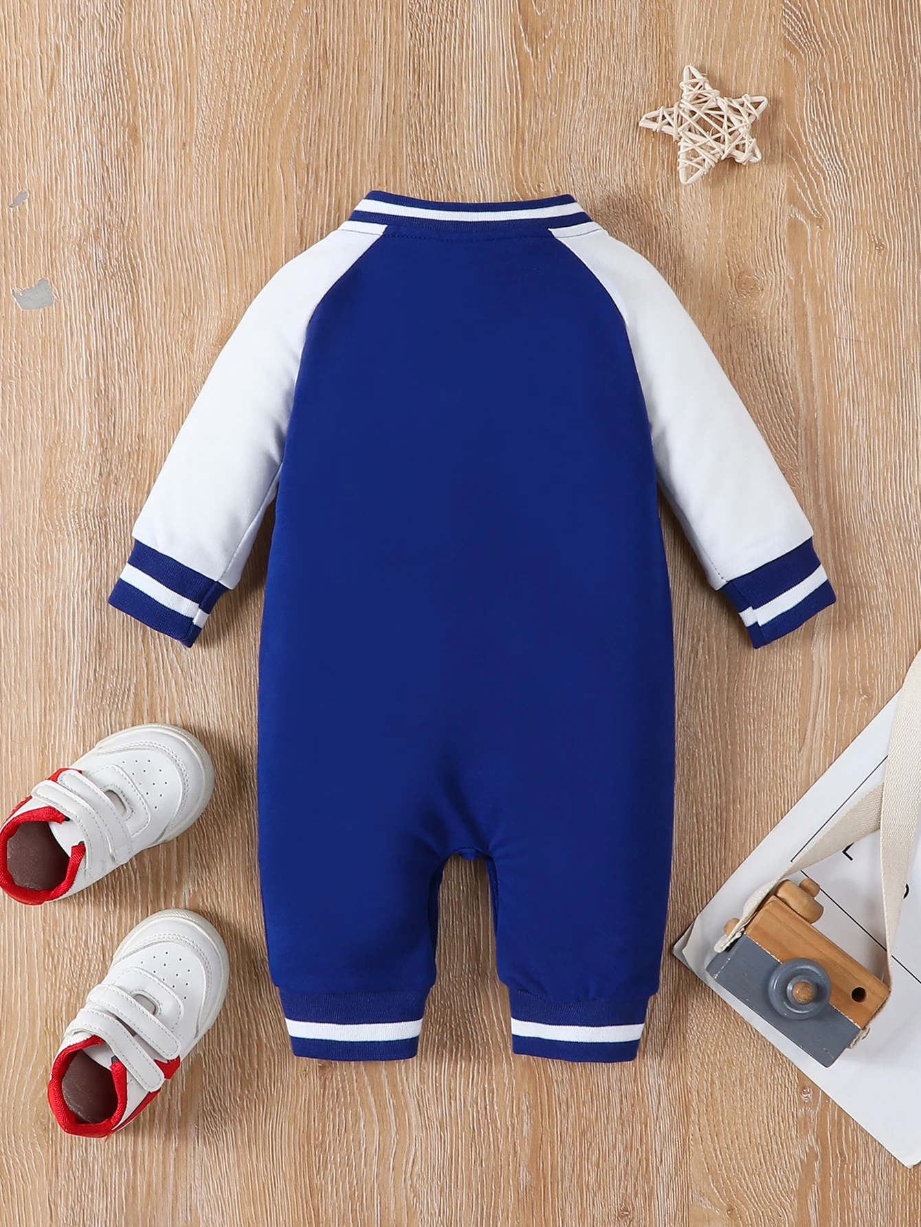 Fashionable letter printed long sleeved round neck cute and personalized baby boy jumpsuit