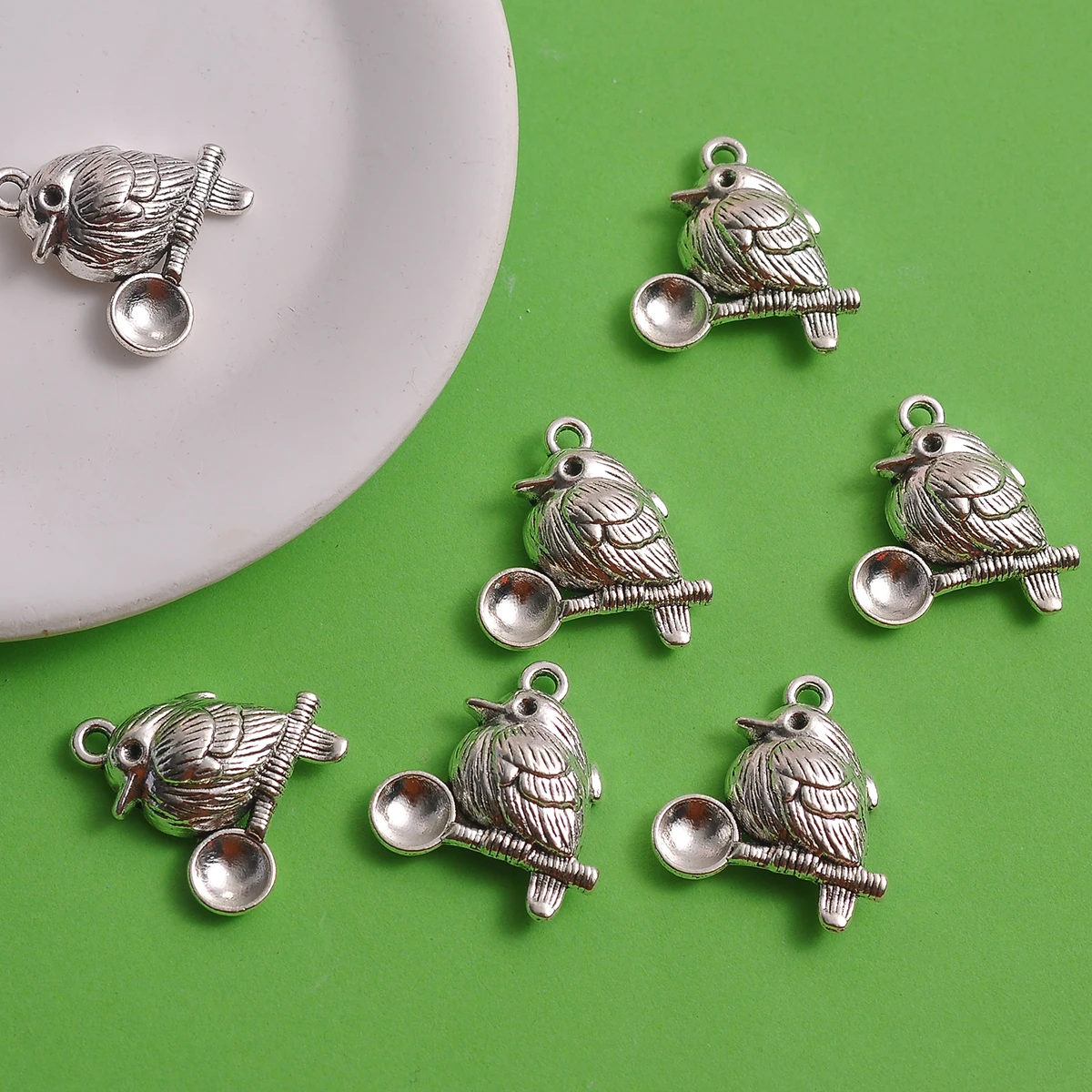 8 Pieces of Bird-Shaped Branch Pendants, Vintage Embossed Feather Bird Pendants, Suitable for DIY Bracelets, Necklaces, and Earrings, Natural Style Handmade Beaded Jewelry Accessories - view 4