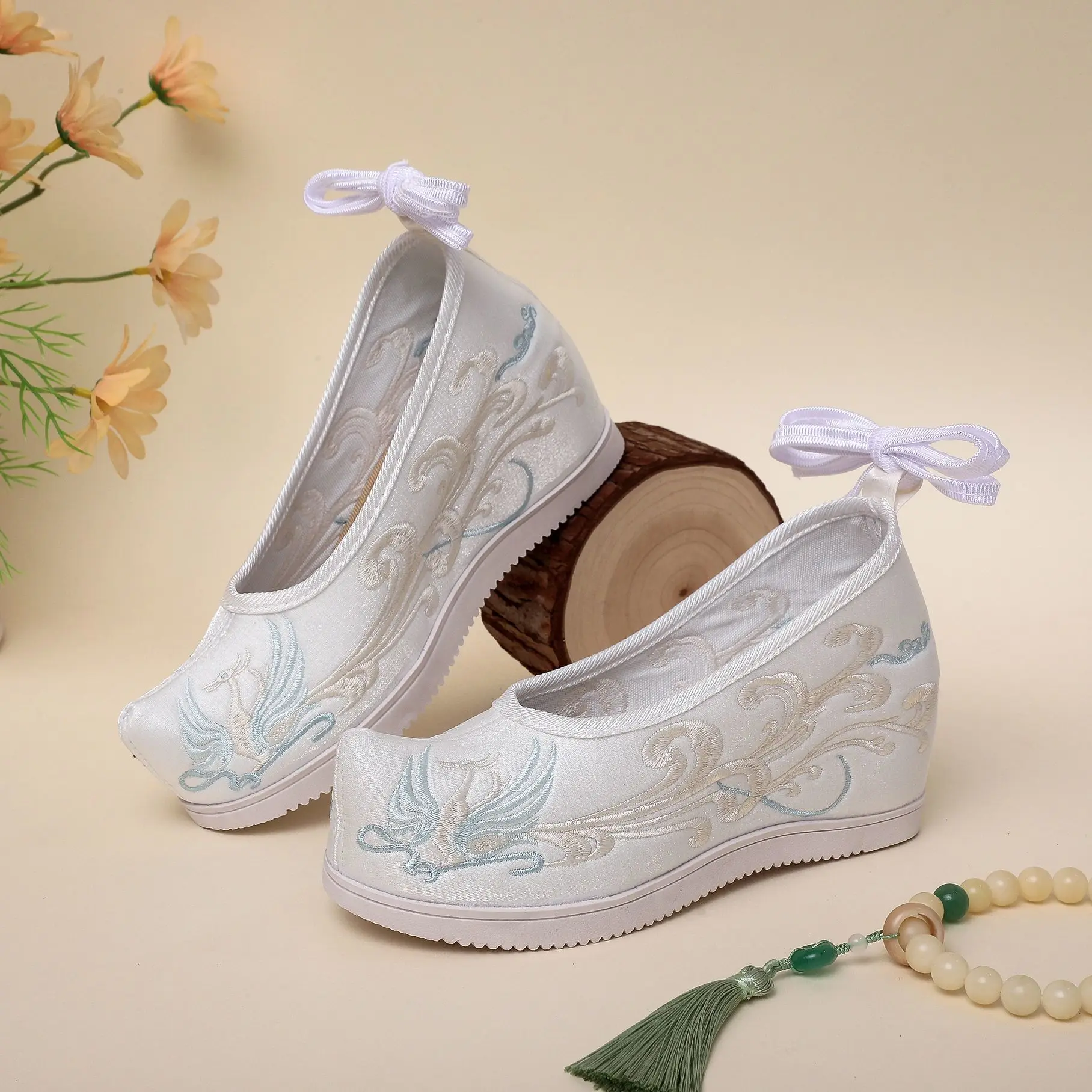 

Ming Dynasty Upturned Toe Shoes Women Spring Summer Original Ancient Embroidery Match Han Element Height Increase Hanfu Flats