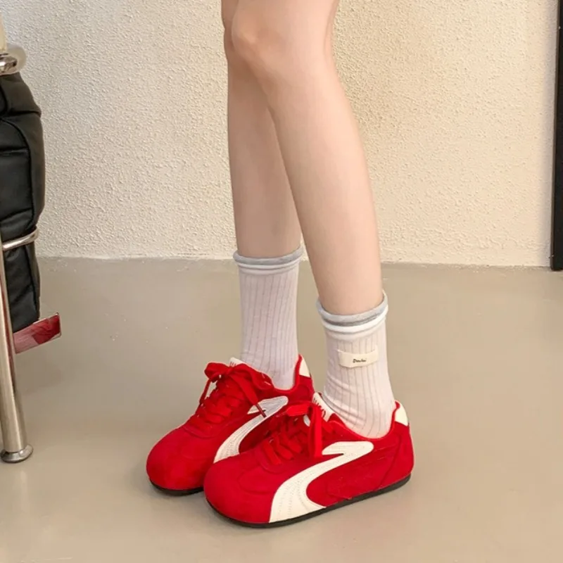 

New Womens Shoes Retro Suede Flat Bottom Casual Shoes for Woman Fashion Round Head Lace Sneakers Designer Shoes Zapatillas Mujer
