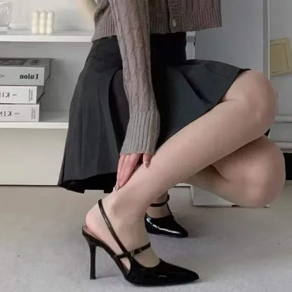 Sandały z zamkniętym noskiem wygodne buty dla kobiet garnitur kobiety beżowe wysokie obcasy Sexy Retro Stiletto Fashion czarne otwarte na wysokim