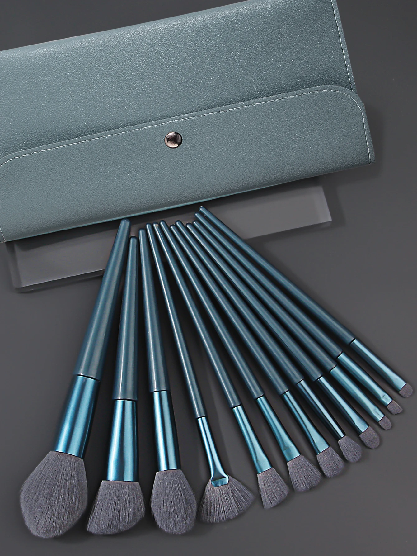 13PCS portable loose powder, blush, eyeshadow and concealer makeup brush set + large-capacity makeup brush storage bag