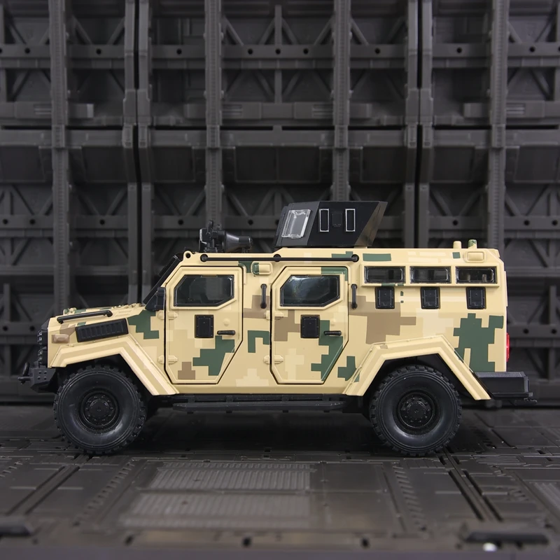 1:24 espadachim tigre à prova de explosão modelo de carro de liga, portas e capô do motor, porta-malas pode ser aberto