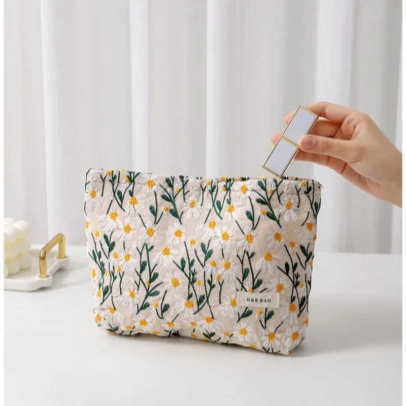 Small Sembeoidered Flowers Toiletry Bag Portable Travel Supplies Organizer Bag Cotton Material Large Capacity  Makeup Brush Bag