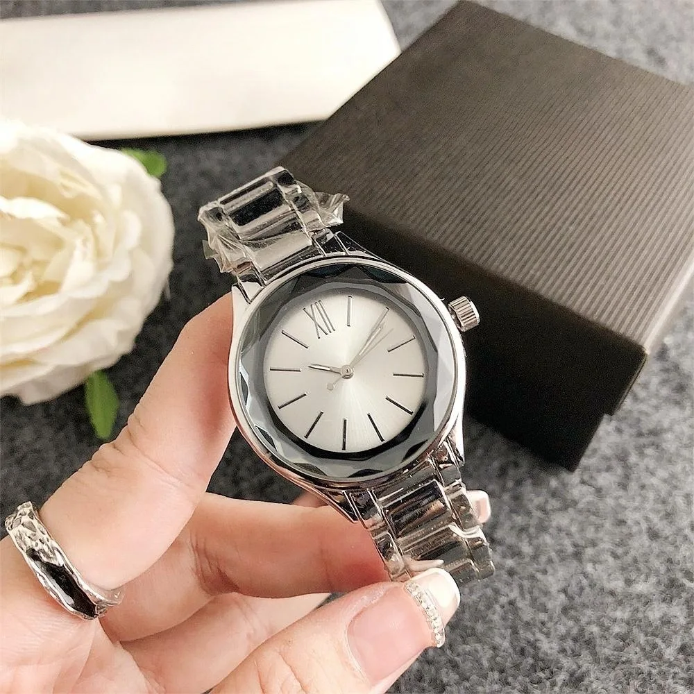 New Fashion Gold Watch Couple Watch Women's Casual Quartz Watch Retro Personalized Timetable Looks Good