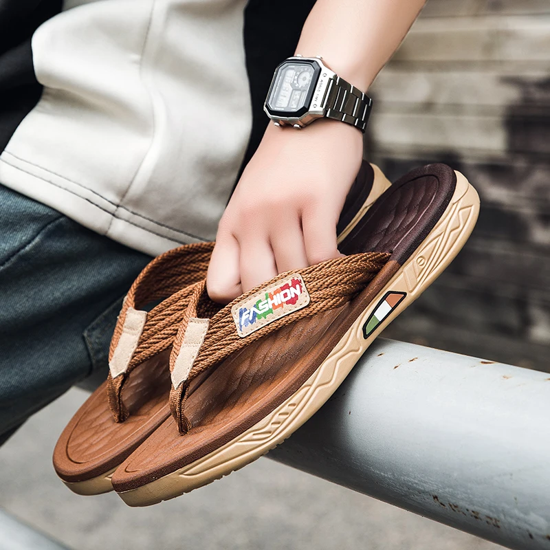 2026 New Summer Men Slippers Non Slip Waterproof Minimal Flat Comfort Clip Toe Sandals Large Size 38-45 for Beach Vacation