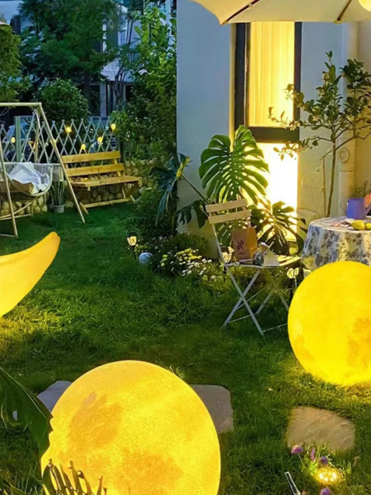 Customized 2023 popular outdoor PE moon lamp solar lawn lamp moon courtyard  garden decoration atmosphere floor