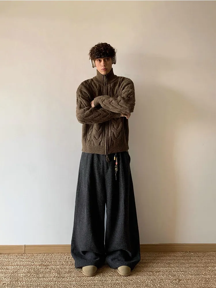 

Мужской пуловер с меховым воротником, серый, с ребристыми боковыми вставками, очень эластичный, плотный, корректирующий фигуру, мягкий, легкий, комфортный, стильный, для делового гардероба