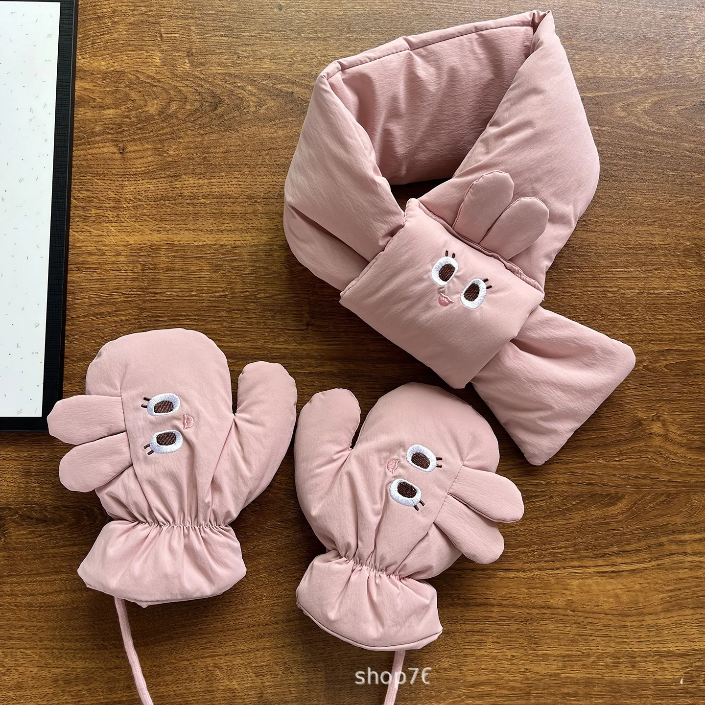 قفازات شتوية للأطفال دافئة بتصميم كرتوني لطيف للبطل الخارق قفازات صوف مضادة للانزلاق للأولاد الصغار في المدرسة في الهواء الطلق