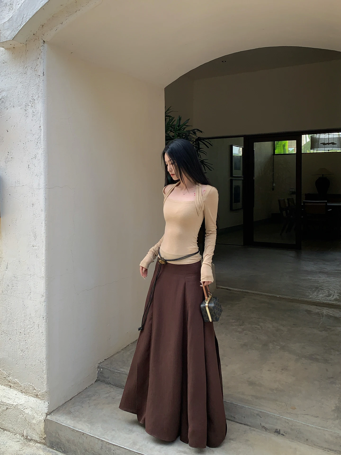 

Элегантная женская юбка миди А-силуэта с завышенной талией, цвет кофе, в модном ретро-стиле, лето 2026 от SMBL Rain