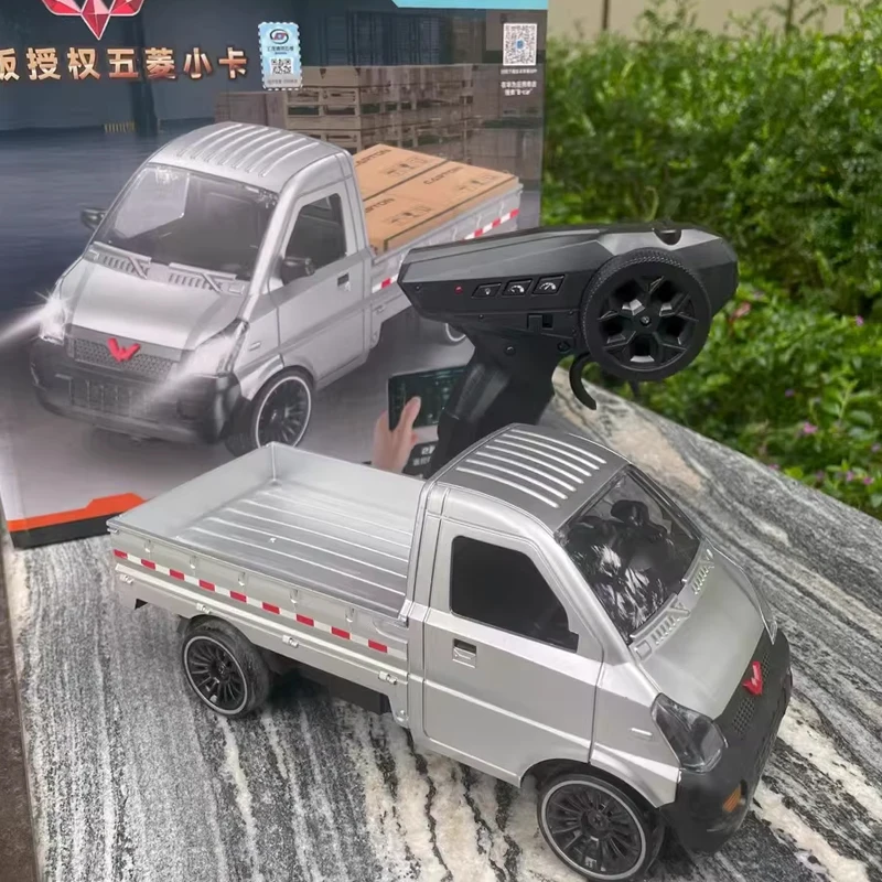 

RC Truck 1/24 Wuling Minivan Truck 2.4G RC Car App Control Simulation Electric Drift Climbing Vehicle Model with Light Boy's Toy