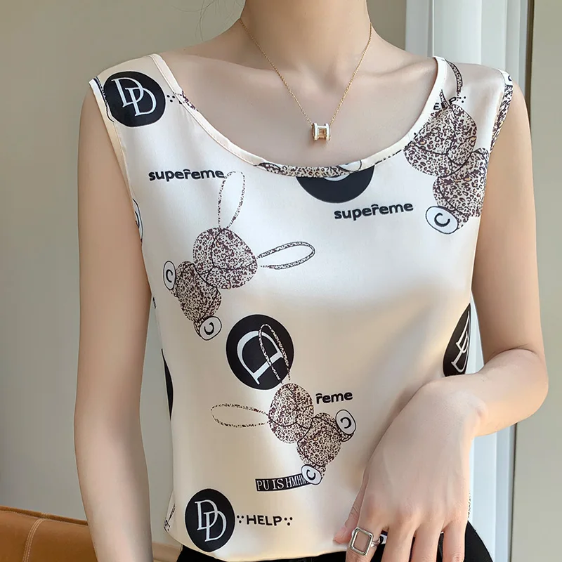 

Ln 2024, The Best-Selling Silk Camisole Women's Printed Tops Were Korean Fashion High-End U-Neck Pullover T-Shirts In Summer.