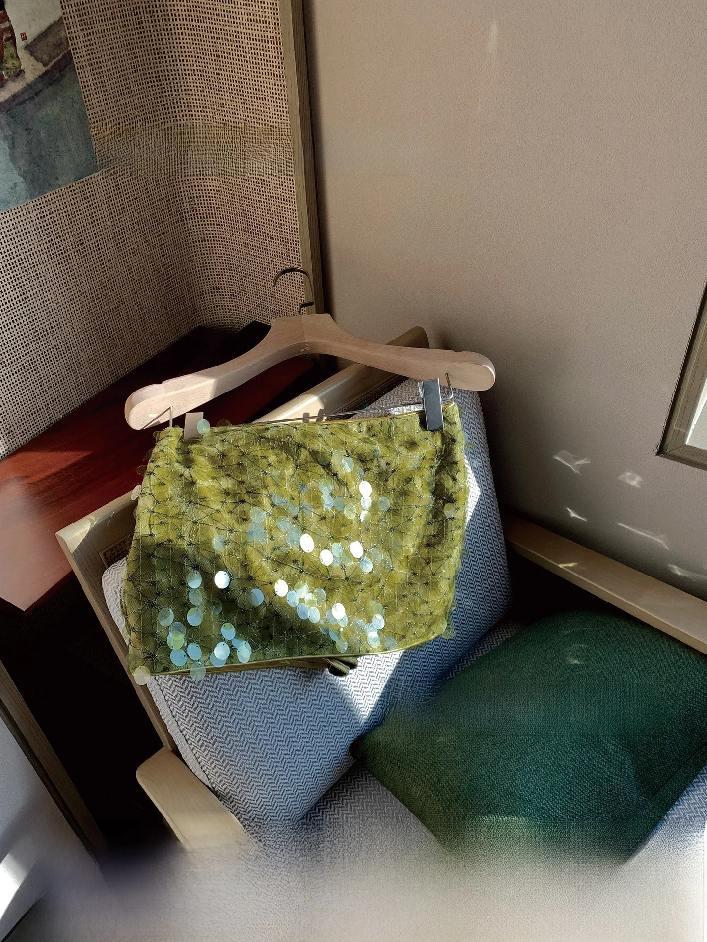 

Летняя универсальная юбка-трапеция с высокой талией, богатой отделкой и пайетками, с эффектом обертывания, модель Mist Starlight