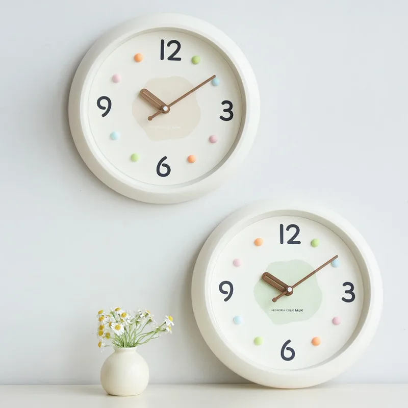 Modern Simple Silent Wall Clocks Luxury White Round Cute Living Room Wall Clocks Wooden Pointer Fashional Artistic Home Decor