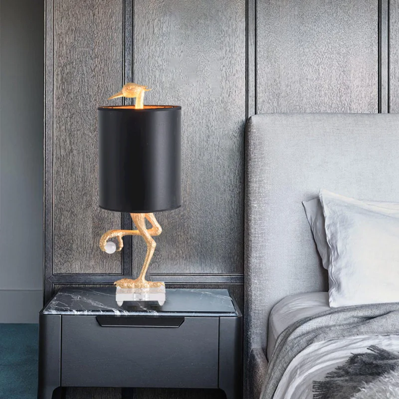 الشمال الإبداعية النسر الراتنج النسيج الجدول مصباح LED مصمم غرفة نوم أباجورة غرفة المعيشة دراسة مكتب شخصية مكتب أضواء