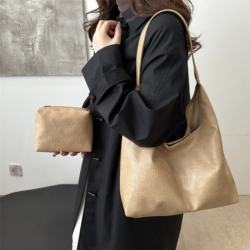 

Новая универсальная женская сумка через плечо из мягкой кожи, однотонная повседневная сумка большой вместимости для поездок на работу, большая сумка через плечо b