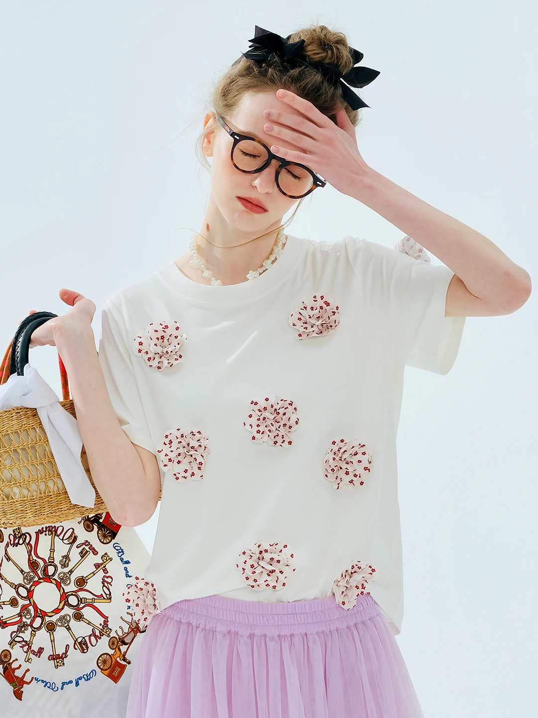 

White casual top 2025 imakokoni summer art versatile three-dimensional flower loose round neck T-shirt 255100
