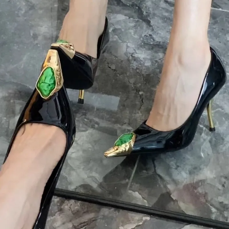 

Spring New Metal Pointed Toe Rhinestone High Heels Women's Patent Leather Stiletto Commuter Shoes