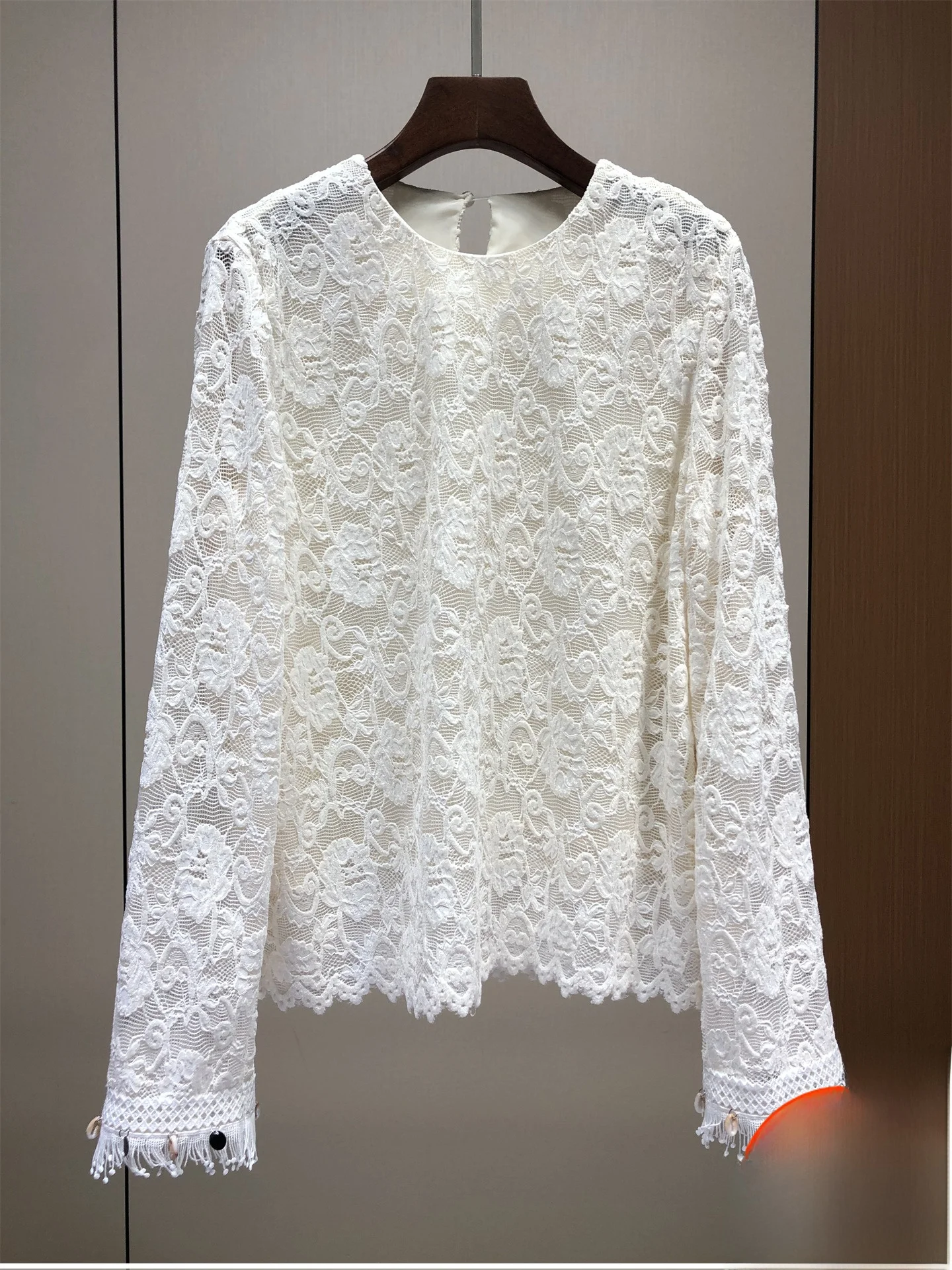 

Faionable round Ne Long Sve Lace Trim irt for Women Autumn New Sle European Goods Ele Aosphere 68Q07