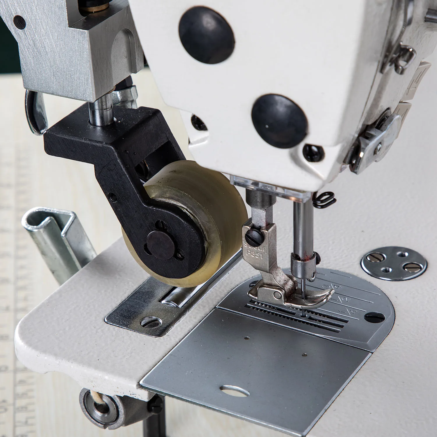 ZY-A6-D4 JPL Synchronize Machinery Computerized Flat Bed Lockstitch Sewing Machine with Puller