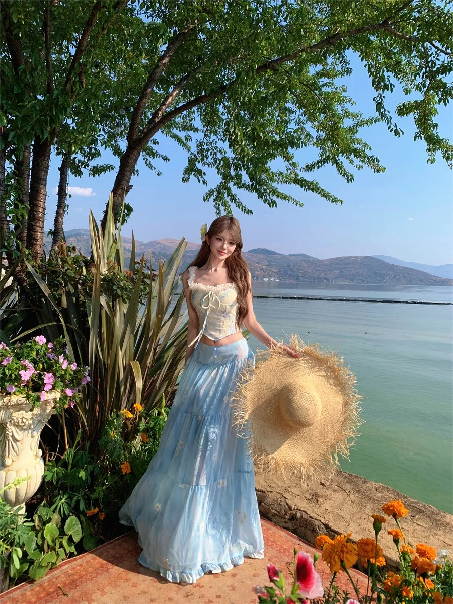 

Summer Floral Lace Trim Halter Vest Women's Blue Beach Half Skirt Long Dress Set Fashionable Two-Piece Suit for Ladies
