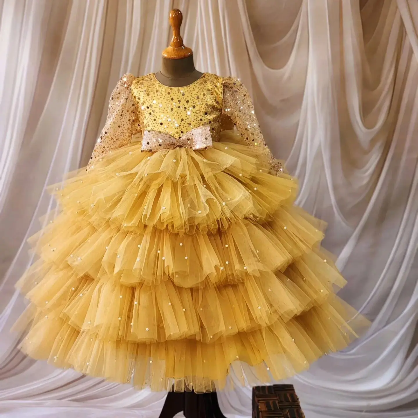 Gouden meisje verjaardag jurken lange mouwen lovertjes bloemenmeisje jurken prinses kleine baby kinderfeestjurken op maat